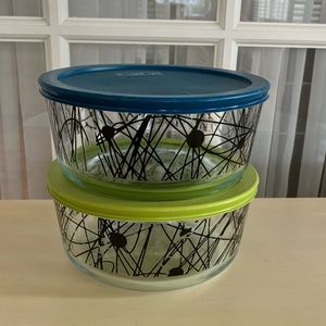 Lidded 2 Pyrex Bowls With Lids, 1 Quart Each, Retro Design